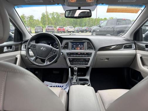 2017 Hyundai SONATA Hybrid Limited