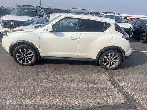 Pearl White 2017 Nissan Juke SL