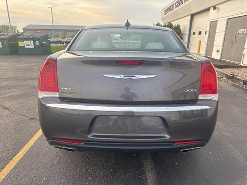 Granite Crystal Metallic Clearcoat 2018 Chrysler 300 Limited
