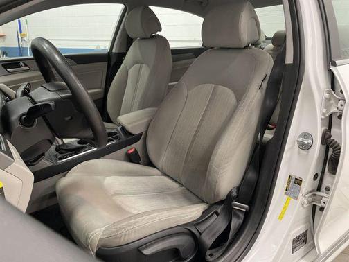 2017 Hyundai SONATA Hybrid SE