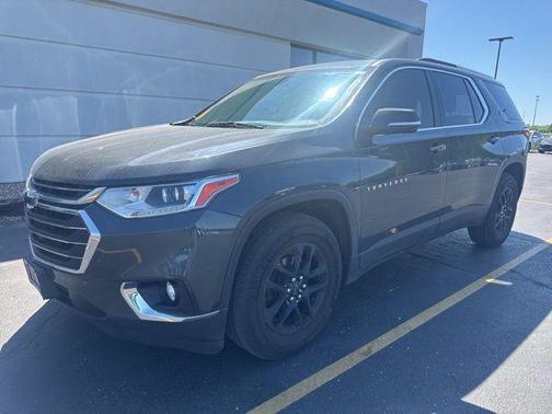 Graphite Metallic 2018 Chevrolet Traverse LT Cloth
