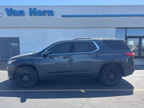 Graphite Metallic 2018 Chevrolet Traverse LT Cloth