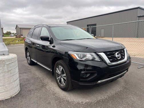 Magnetic Black Pearl 2019 Nissan Pathfinder S