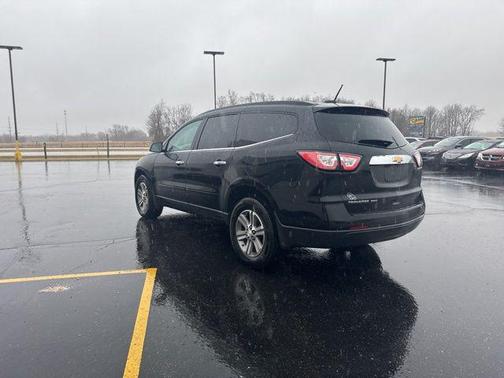 Mosaic Black Metallic 2017 Chevrolet Traverse 2LT