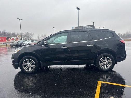 Mosaic Black Metallic 2017 Chevrolet Traverse 2LT