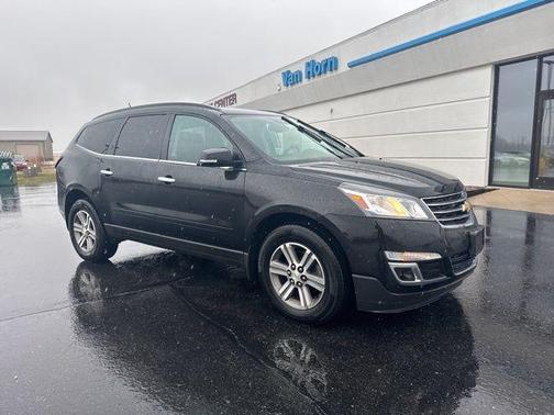 Mosaic Black Metallic 2017 Chevrolet Traverse 2LT