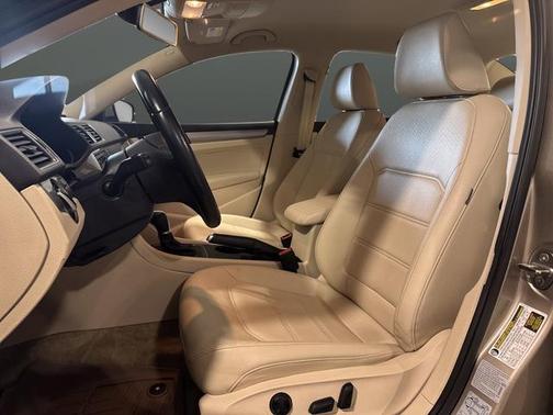 2015 Volkswagen Passat 1.8T Limited Edition