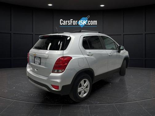 Silver Ice Metallic 2021 Chevrolet Trax LT