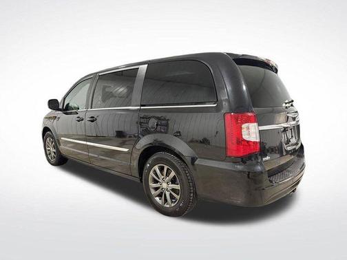 2015 Chrysler Town & Country S