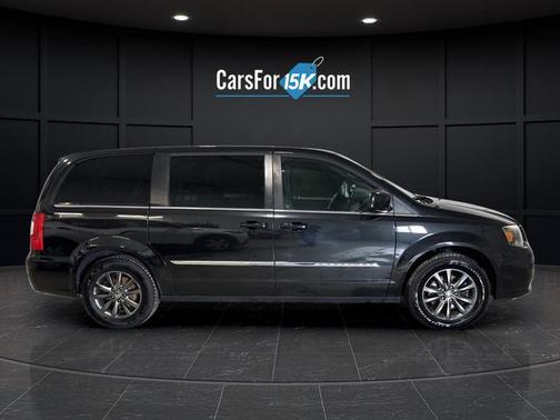 2015 Chrysler Town & Country S