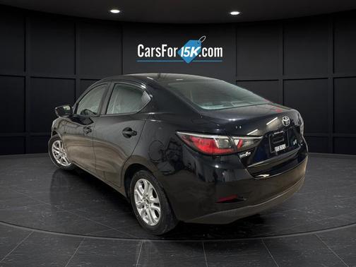 Stealth 2017 Toyota Yaris iA Base