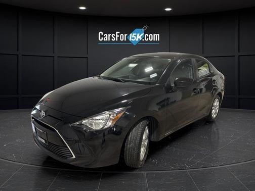 Stealth 2017 Toyota Yaris iA Base