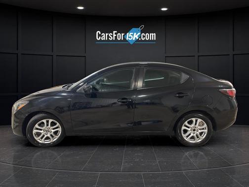 Stealth 2017 Toyota Yaris iA Base