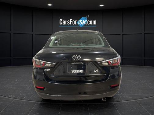 Stealth 2017 Toyota Yaris iA Base