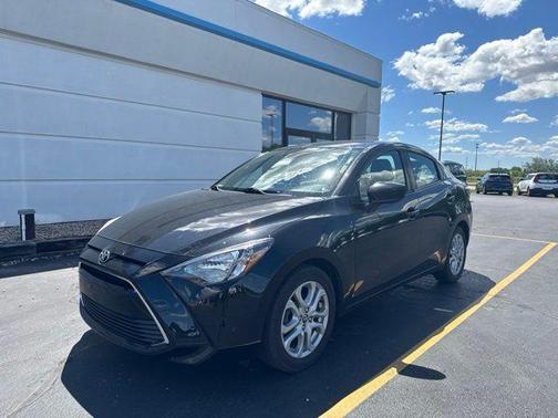 Stealth 2017 Toyota Yaris iA Base