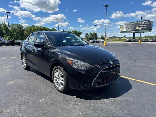 Stealth 2017 Toyota Yaris iA Base