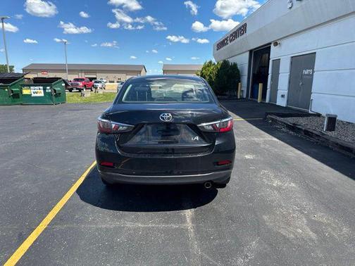 Stealth 2017 Toyota Yaris iA Base