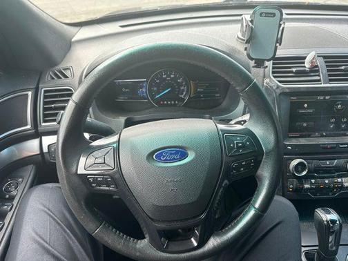 Magnetic 2016 Ford Explorer XLT