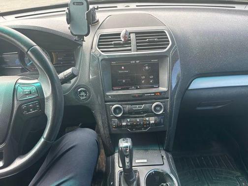 Magnetic 2016 Ford Explorer XLT