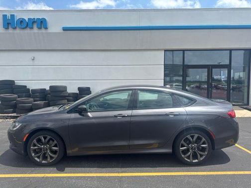 Granite Crystal Metallic Clearcoat 2016 Chrysler 200 S