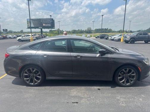 Granite Crystal Metallic Clearcoat 2016 Chrysler 200 S