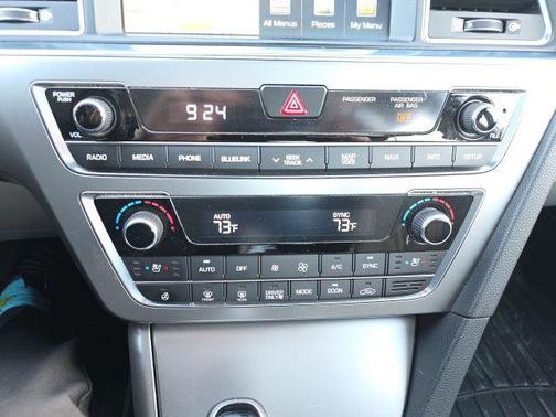 2016 Hyundai SONATA Hybrid Limited