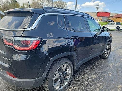 Diamond Black Crystal Pearlcoat 2018 Jeep Compass Limited