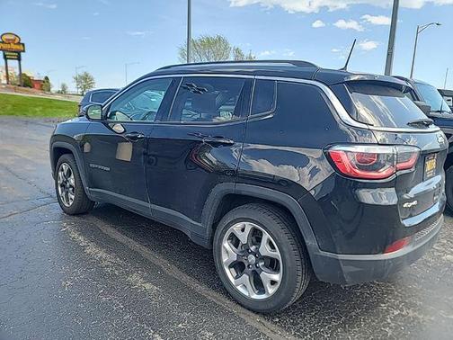 Diamond Black Crystal Pearlcoat 2018 Jeep Compass Limited