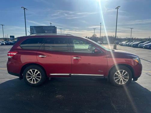 Cayenne Red Pearl 2014 Nissan Pathfinder Hybrid SL