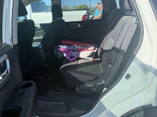 Glacier White 2019 Nissan Pathfinder S