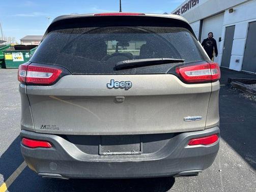 Light Brownstone Pearlcoat 2017 Jeep Cherokee Latitude