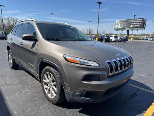 Light Brownstone Pearlcoat 2017 Jeep Cherokee Latitude