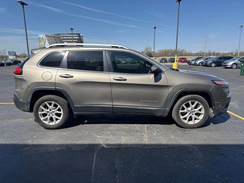 Light Brownstone Pearlcoat 2017 Jeep Cherokee Latitude