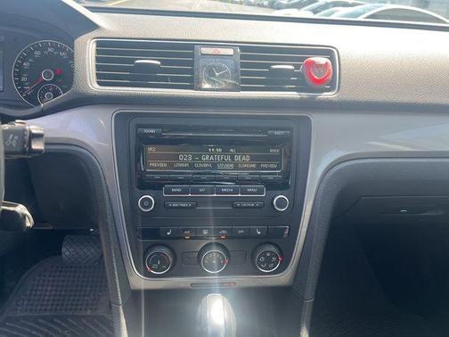 2015 Volkswagen Passat 1.8T S