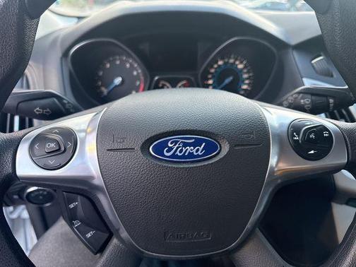 White 2014 Ford Focus SE