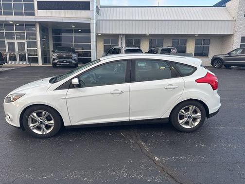 White 2014 Ford Focus SE