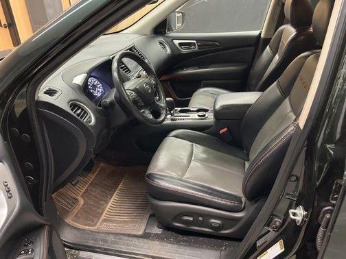 2019 Nissan Pathfinder SL