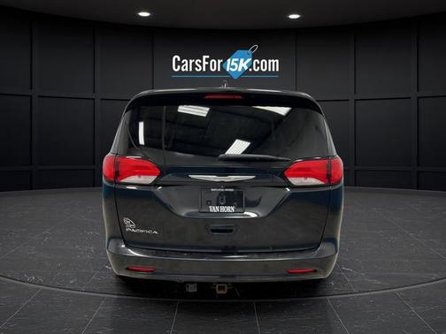 Brilliant Black Crystal Pearlcoat 2017 Chrysler Pacifica Touring