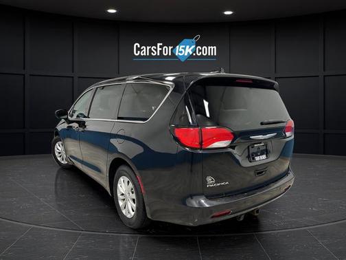 Brilliant Black Crystal Pearlcoat 2017 Chrysler Pacifica Touring