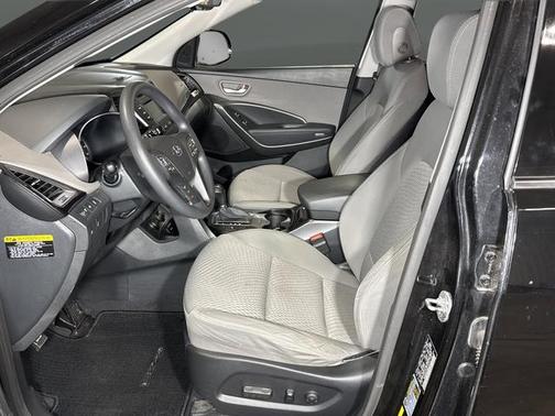 2016 Hyundai SANTA FE SE