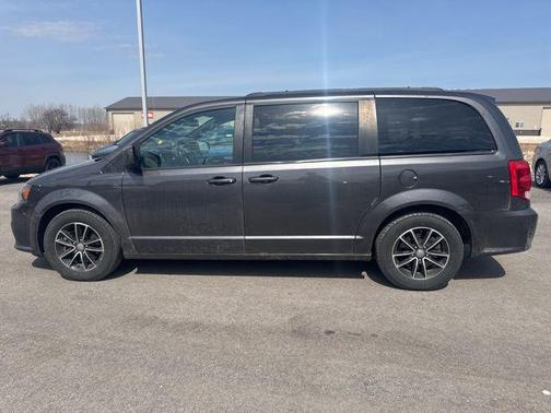 Granite Pearlcoat 2018 Dodge Grand Caravan GT