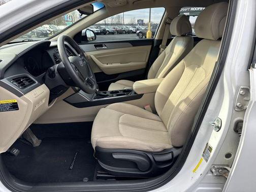 2016 Hyundai SONATA Hybrid SE