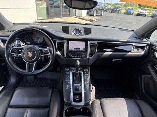 2017 Porsche Macan Base