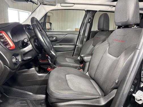 2017 Jeep Renegade Trailhawk