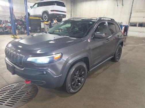 Granite Crystal Metallic Clearcoat 2019 Jeep Cherokee Trailhawk Elite