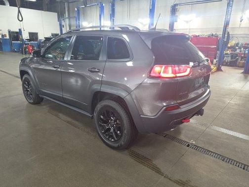 Granite Crystal Metallic Clearcoat 2019 Jeep Cherokee Trailhawk Elite