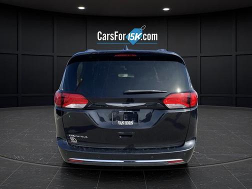 Brilliant Black Crystal Pearlcoat 2017 Chrysler Pacifica Touring-L