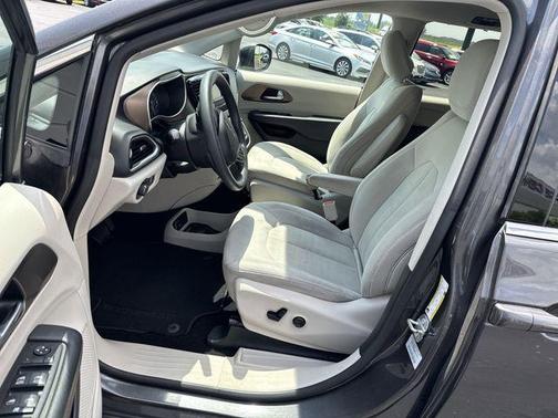 2017 Chrysler Pacifica LX