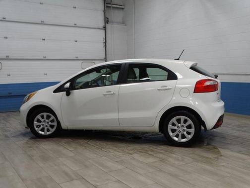 Clear White 2012 Kia Rio LX