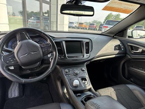 2016 Chrysler 200 S